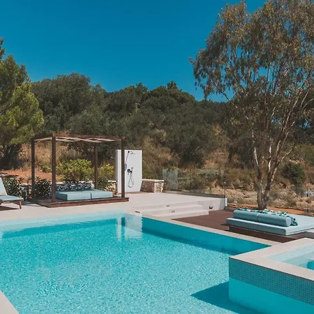 Porto Vasilikos فيلة Xirokástellon